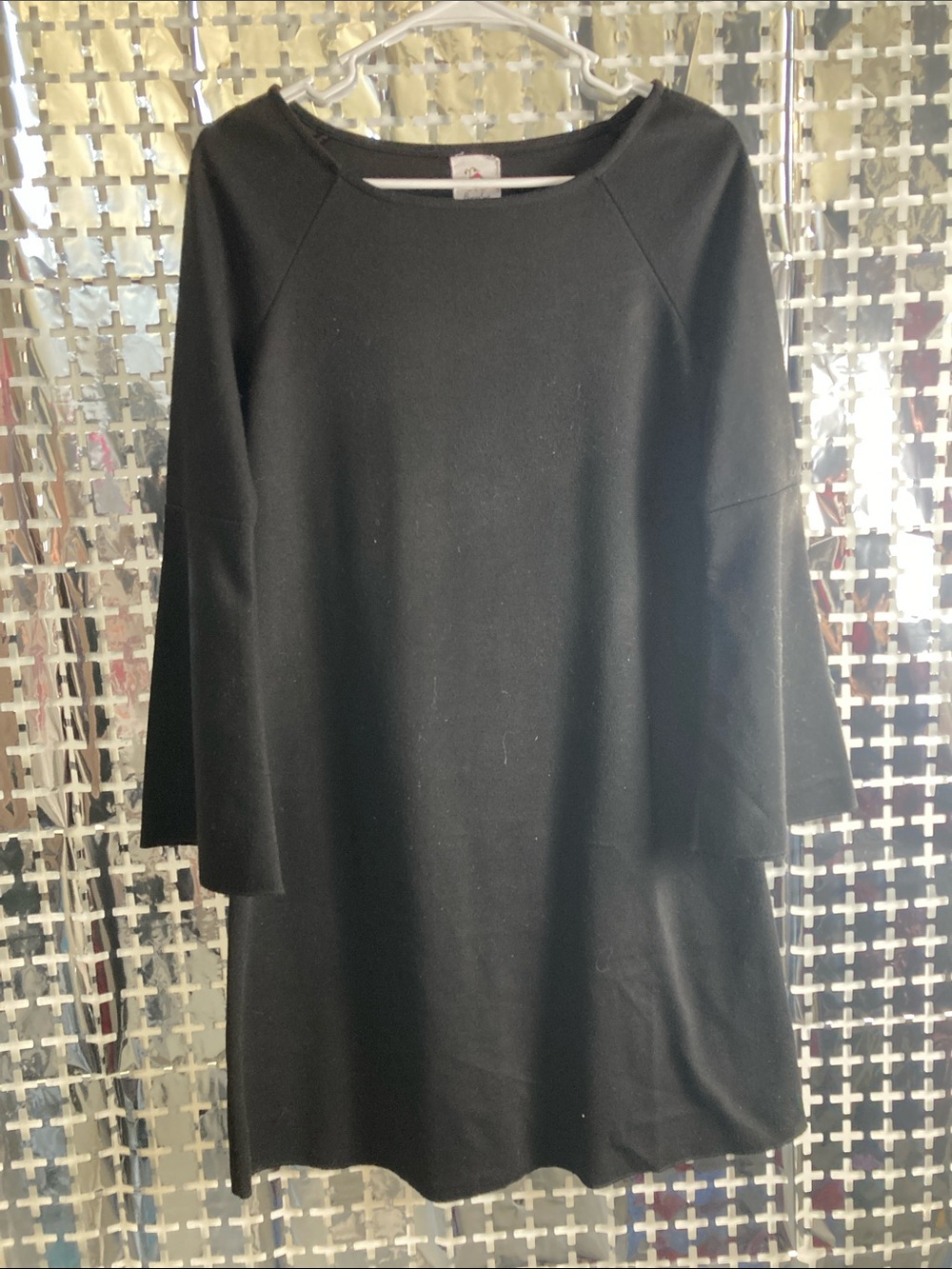 Black Long-Sleeve Shift Dress - Classic Everyday Style